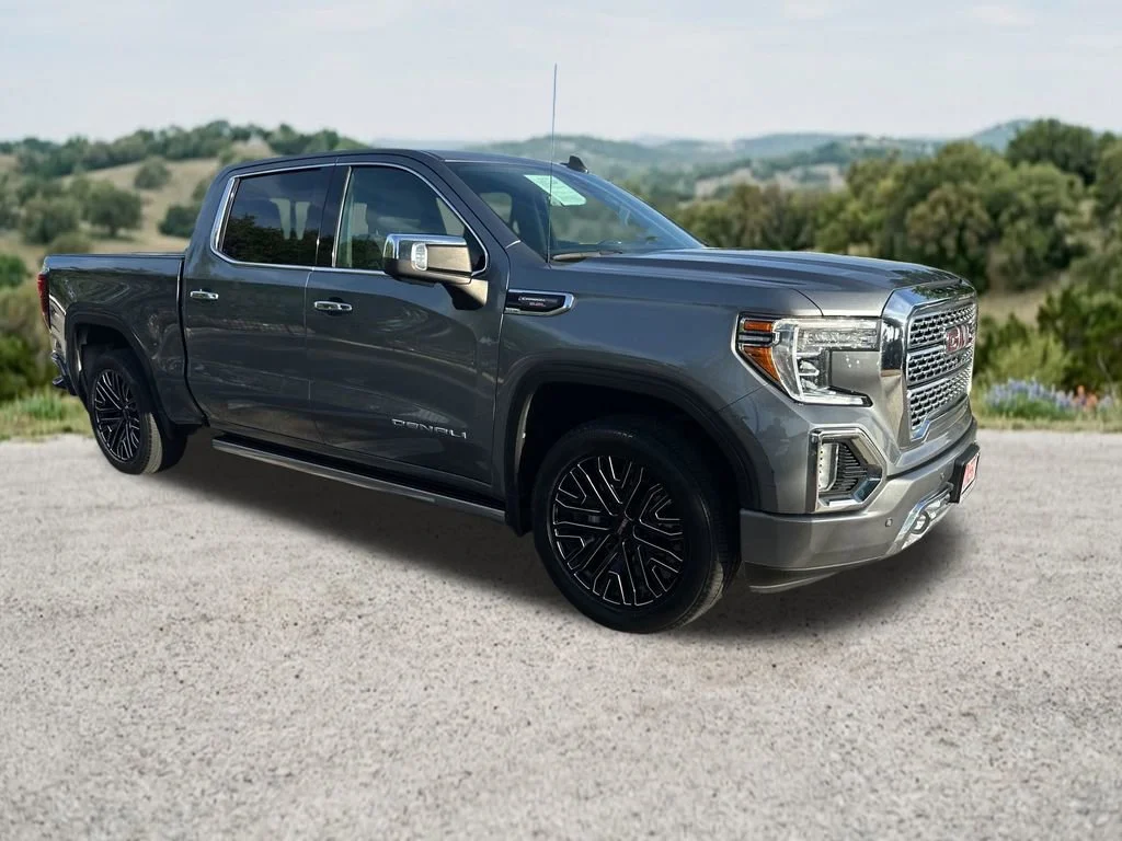 2022 GMC Sierra 4WD Crew Cab Short Box Denali's photo