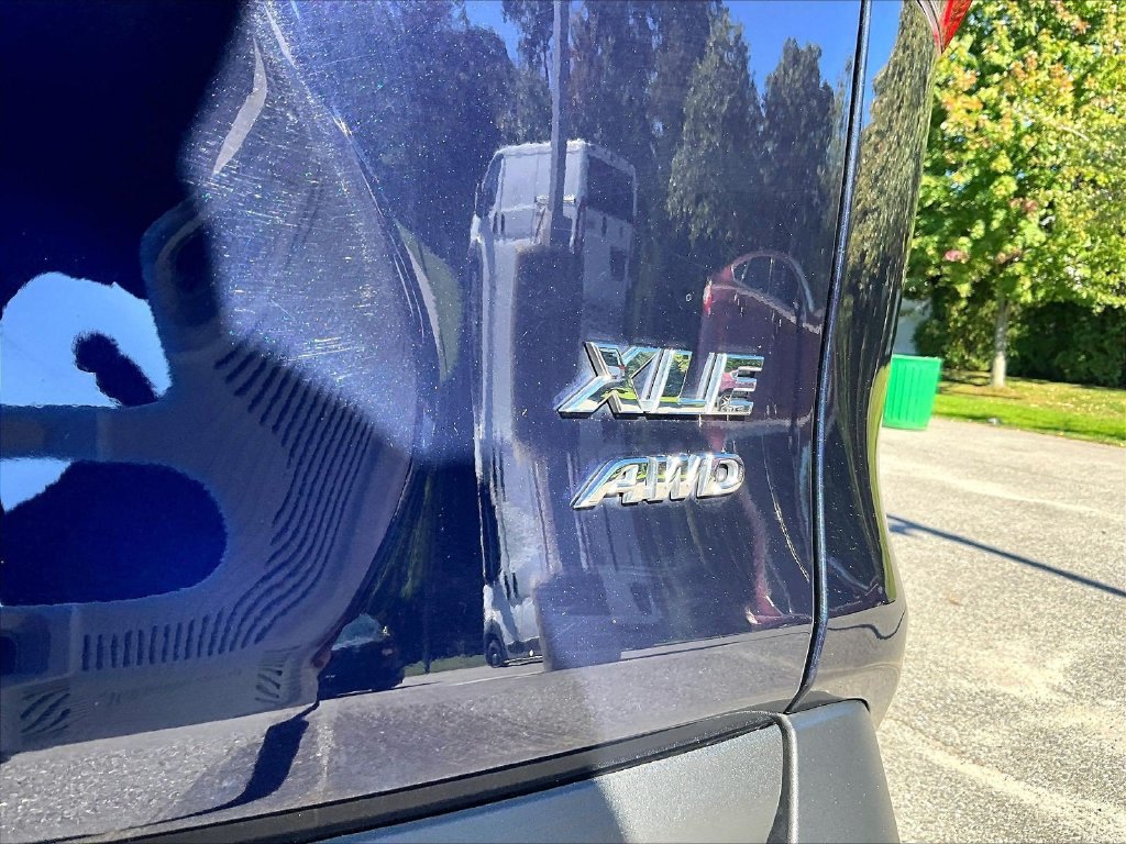 Used 2025  Toyota XLE image 29