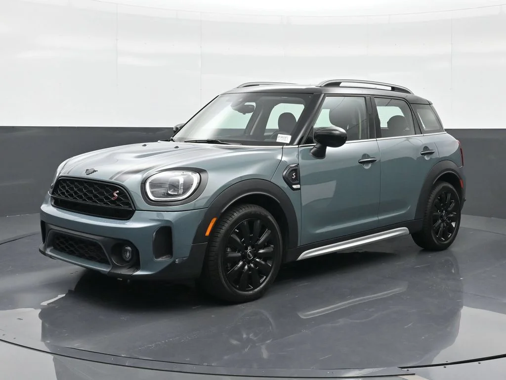 Used 2024 Green MINI Signature image 1