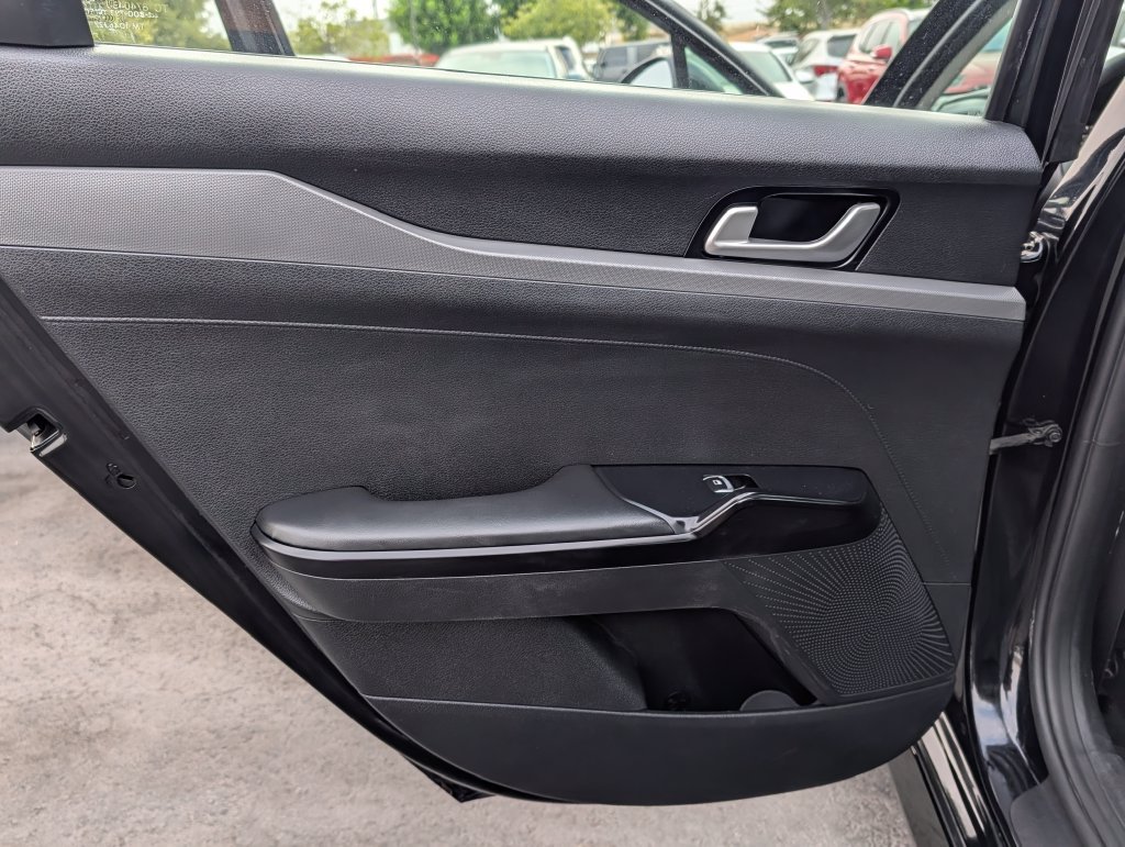 2021 Kia K5 LXS - Photo 13