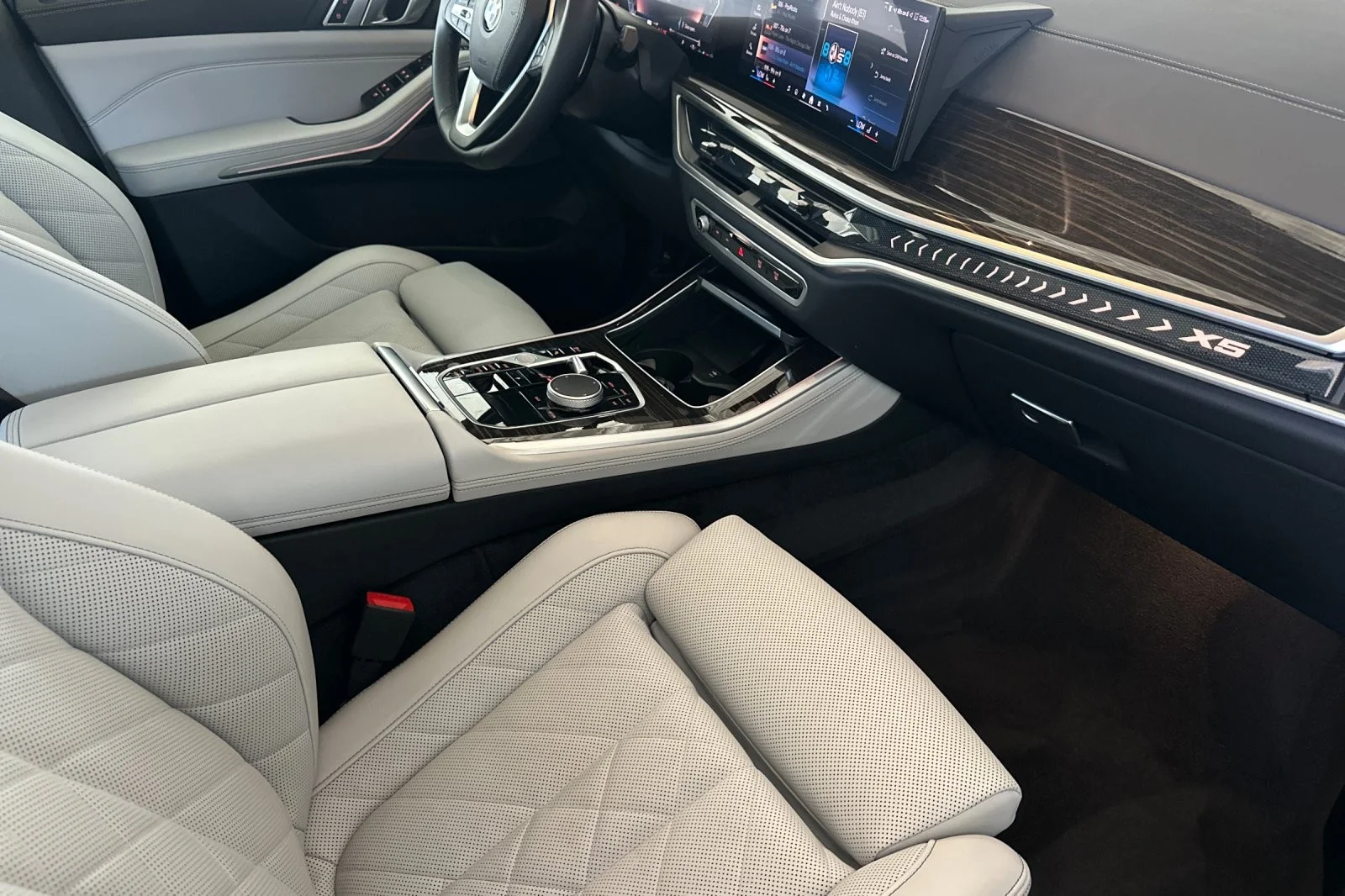 Certified Used 2024 Alpine White BMW sDrive40i image 15