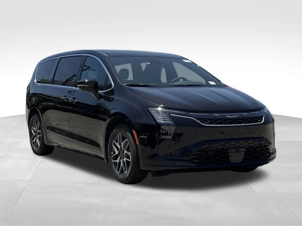 New 2027 Diamond Black Crystal Pearl-Coat Exterior Paint Chrysler Limited image 4