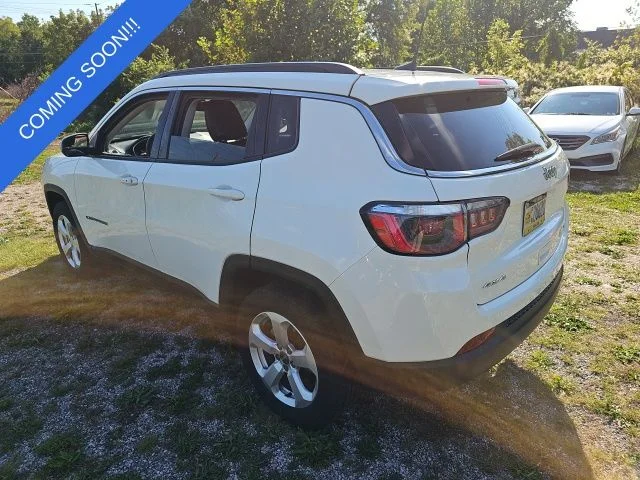 Used 2017 White Jeep Latitude image 6