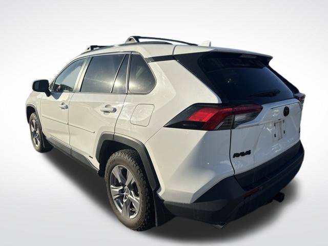 Used 2022 White Toyota XLE image 3