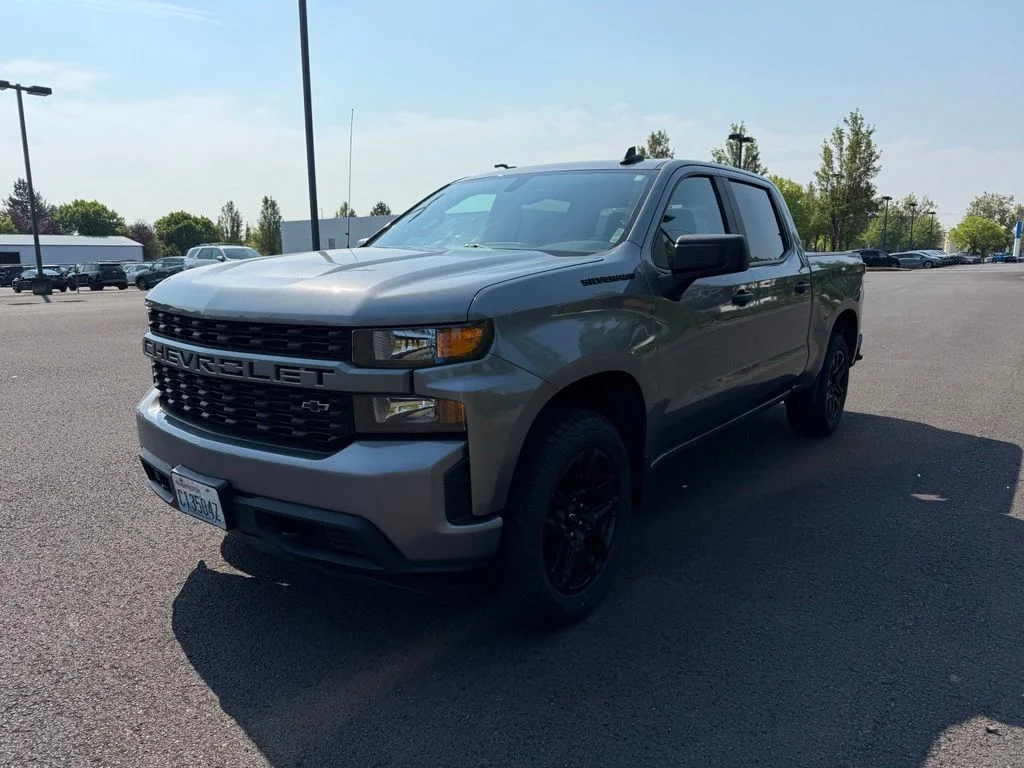 Used 2022 Satin Steel Metallic Chevrolet Custom image 3