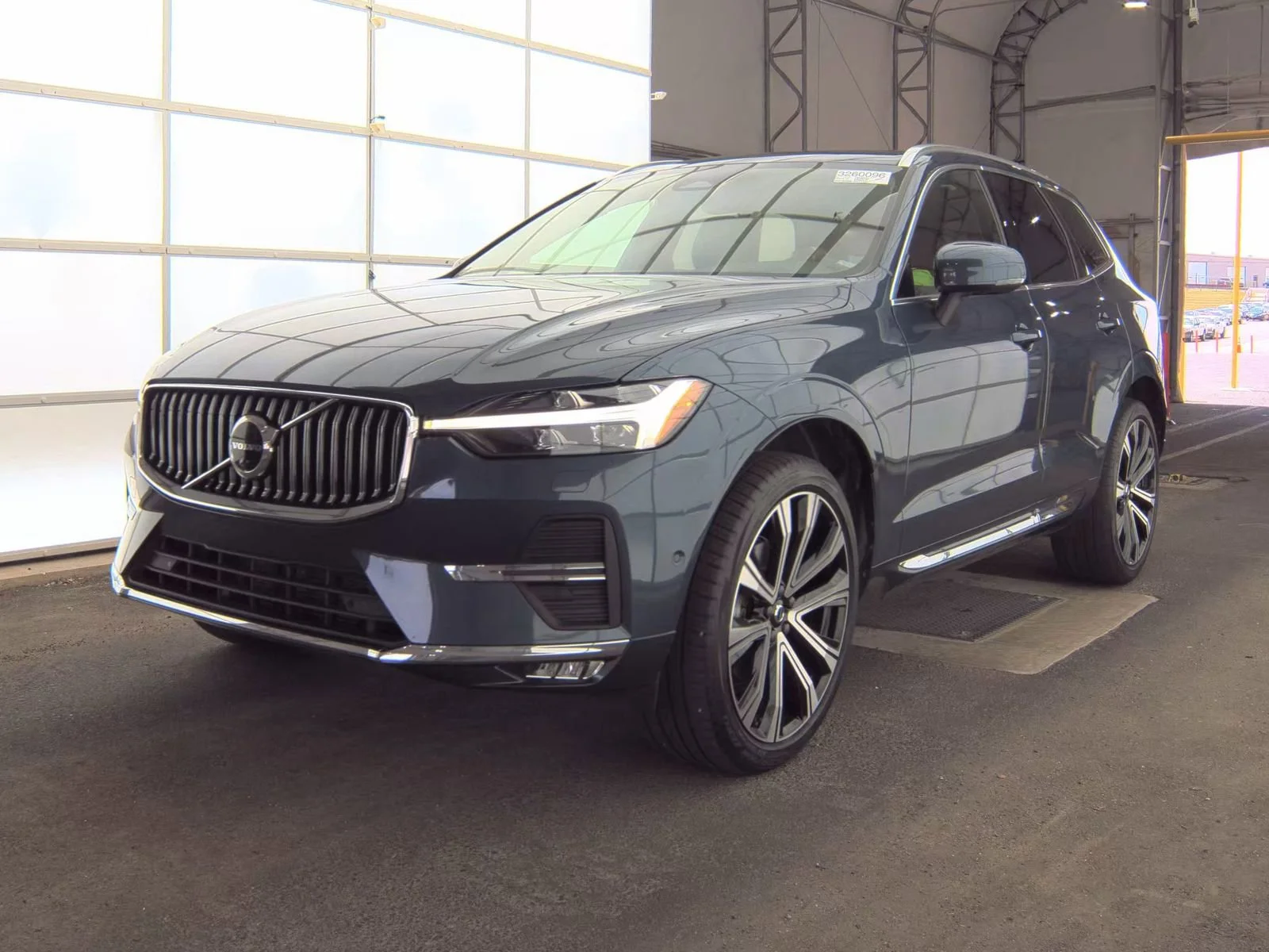 2023 Volvo XC60 B5 Ultimate Bright Theme FWD's photo