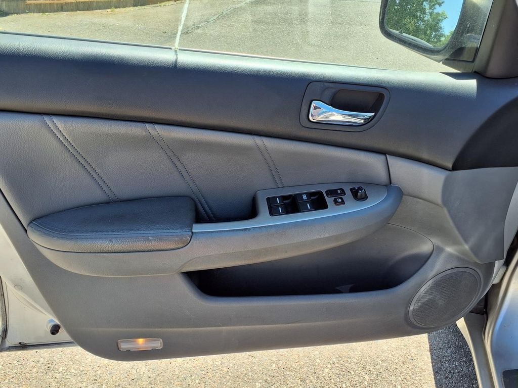 Used 2006 Silver Honda EX-L image 11