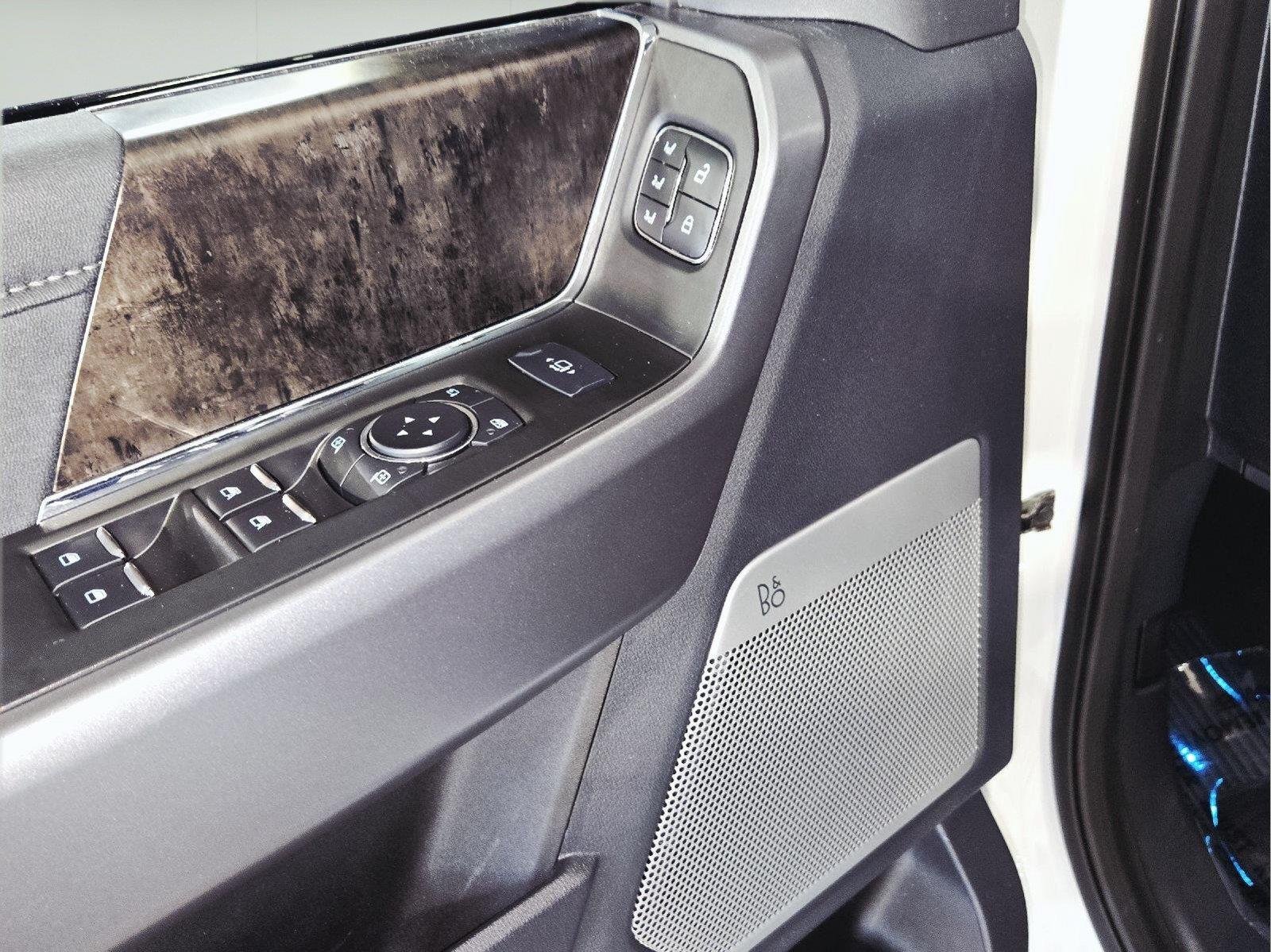 Used 2025 Oxford White Ford LARIAT image 27