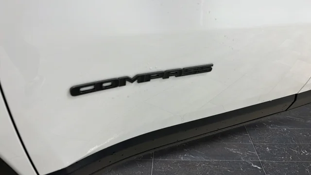 New 2026 Bright White Clearcoat Jeep Latitude image 34