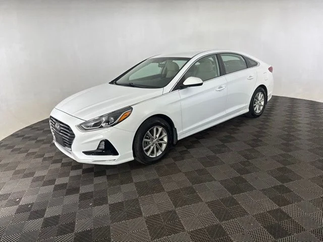 Used 2019 White Hyundai SE image 4