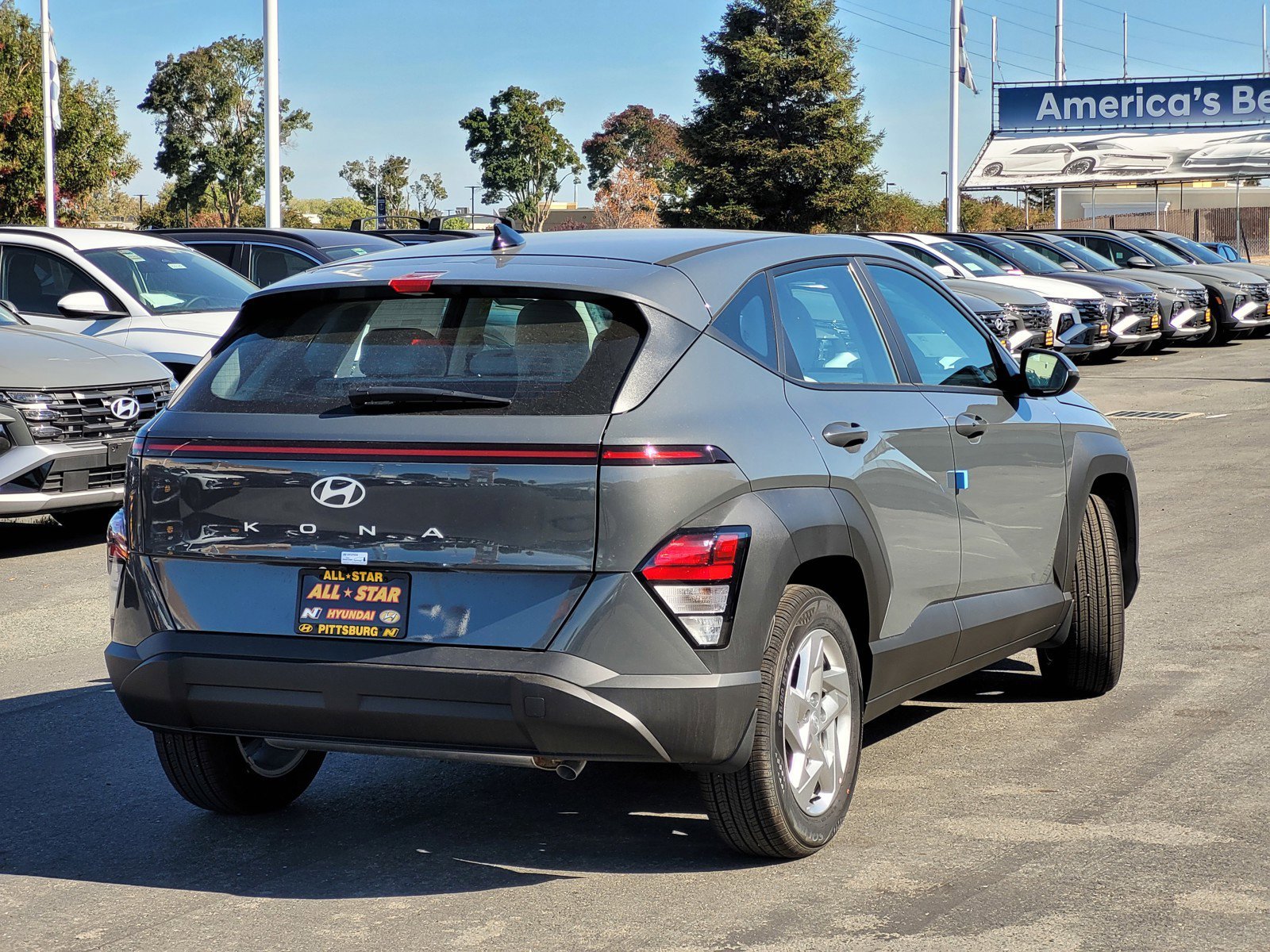 2026 Hyundai Kona SE photo 2