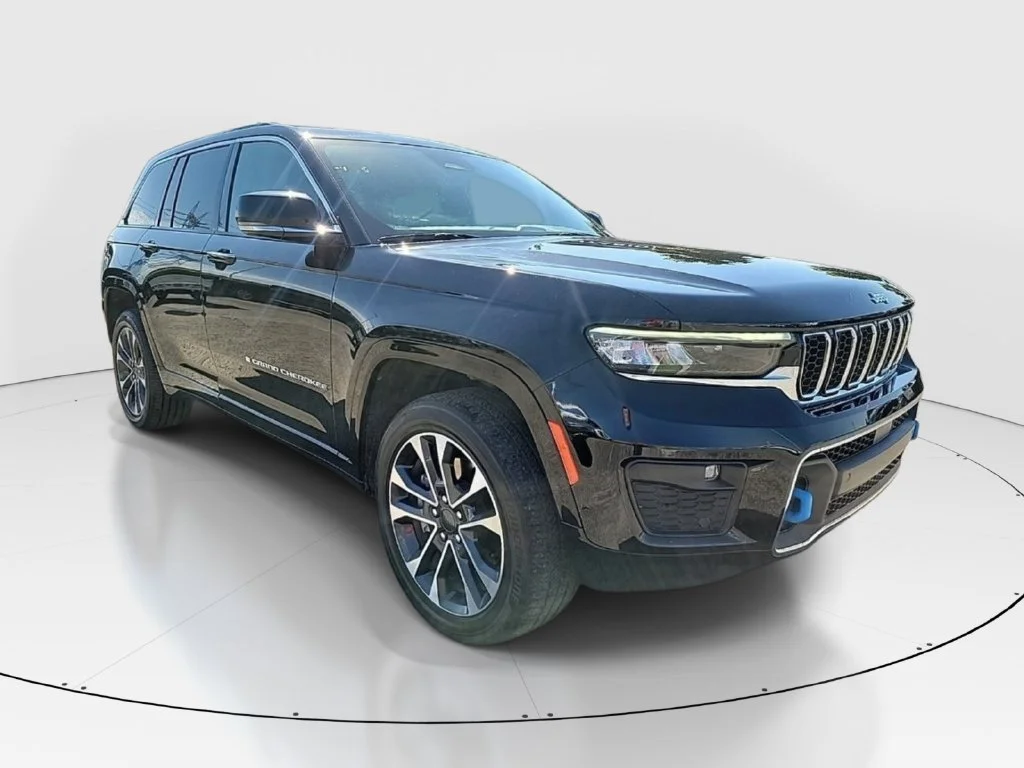 Used 2023 Black Jeep Overland 4xe image 3