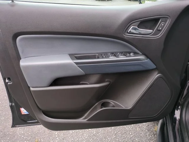 Used 2018 Black Chevrolet Z71 image 12