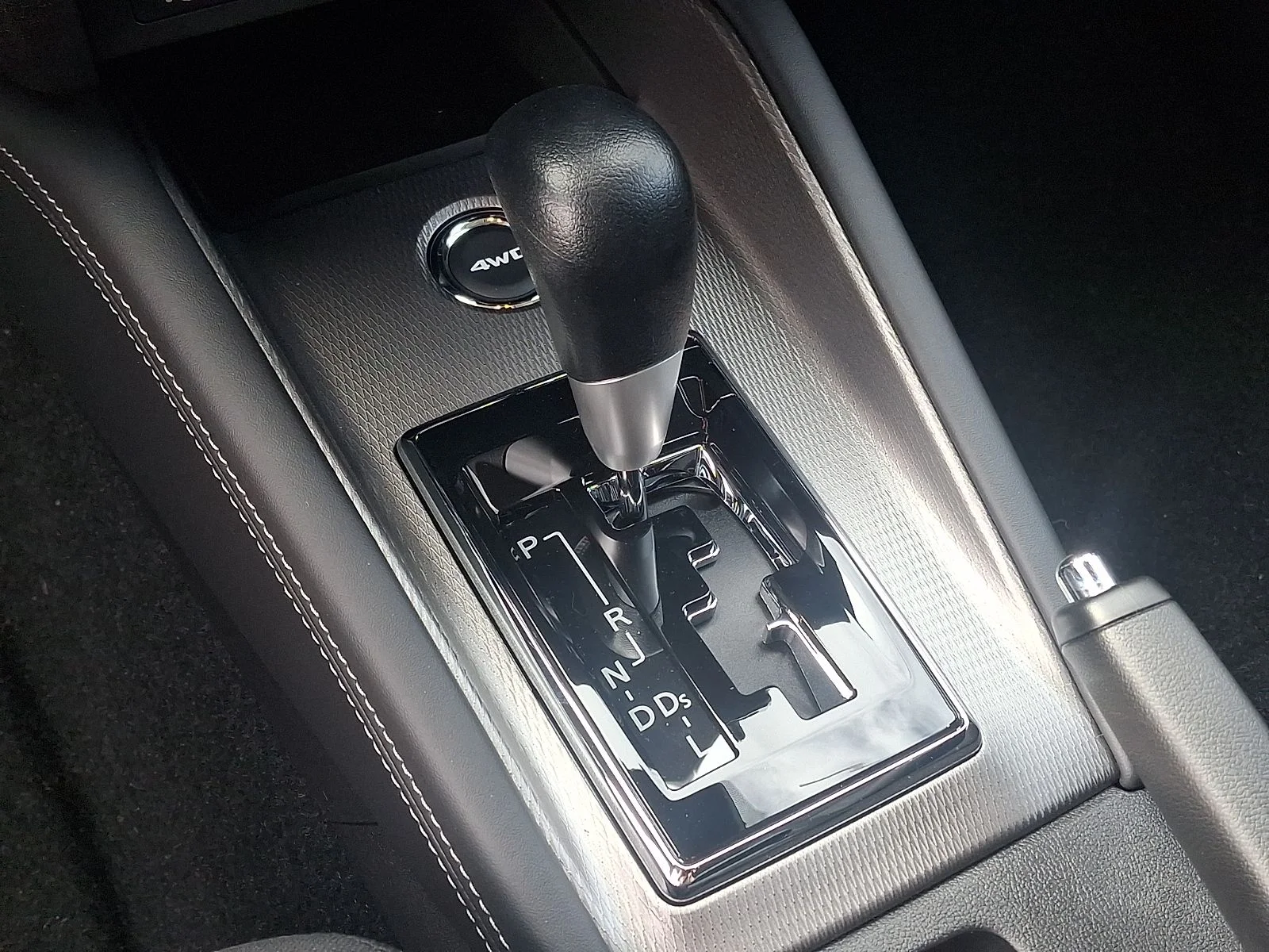 New 2027 Gray Mitsubishi 2.0 ES image 13