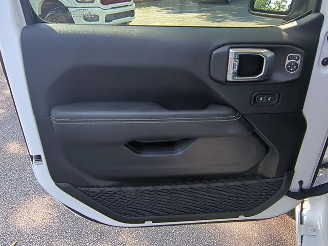 Used 2021 White Jeep Unlimited Sahara image 12