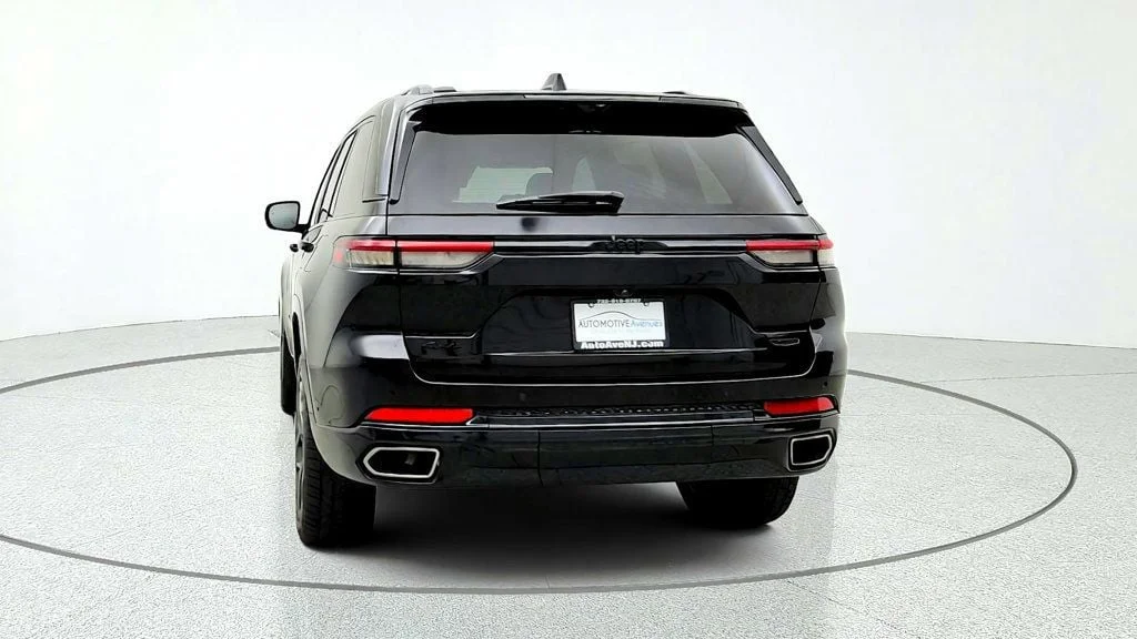 Used 2025 Diamond Black Crystal Pearlcoat Jeep Summit 4x4 w/ High Altitude, Hands-Free ADA & Night Vision image 6