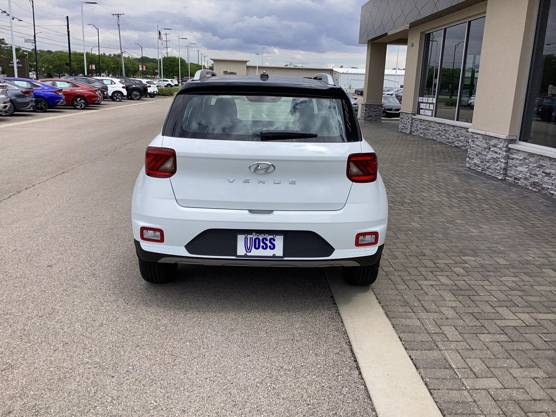 New 2026 Lunar White/Black Roof Hyundai SEL w/Two-Tone Roof image 6