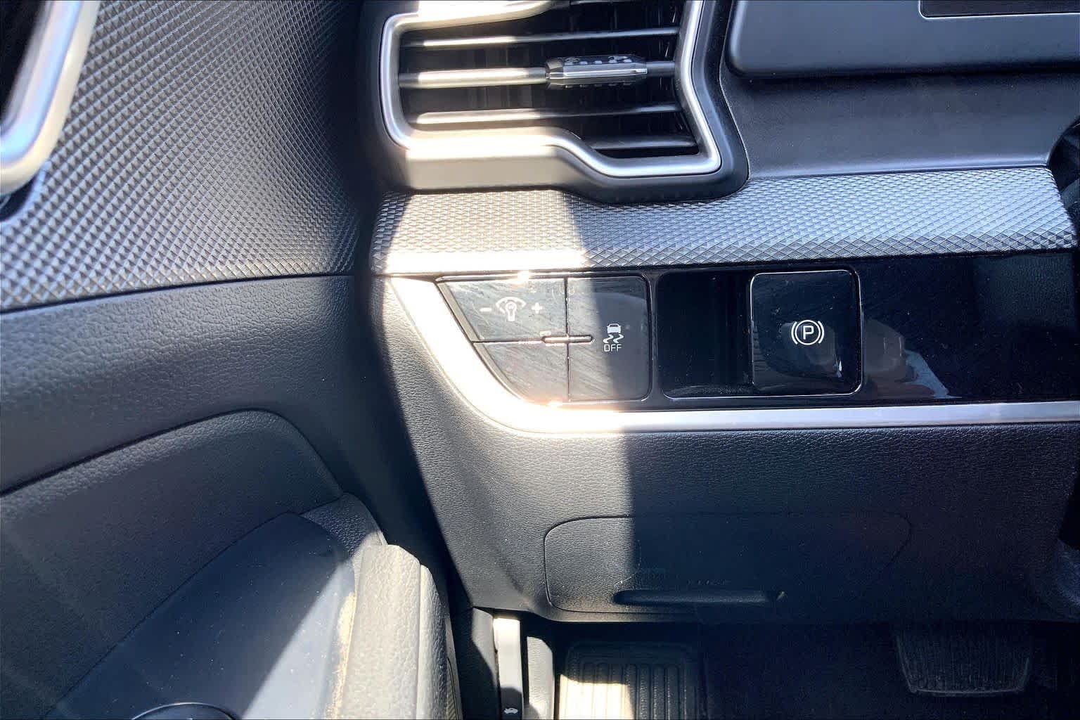Used 2023 Fusion Black Kia LX image 36