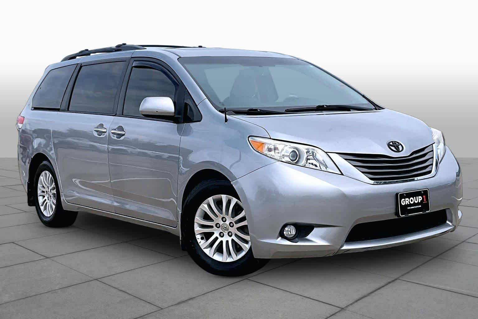 Used 2013 Silver Sky Metallic Toyota XLE image 3