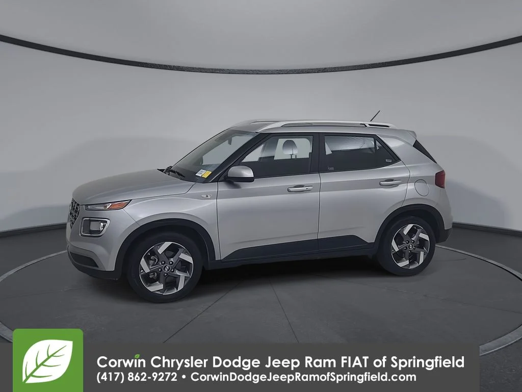 Used 2025 Silver Hyundai SEL image 8