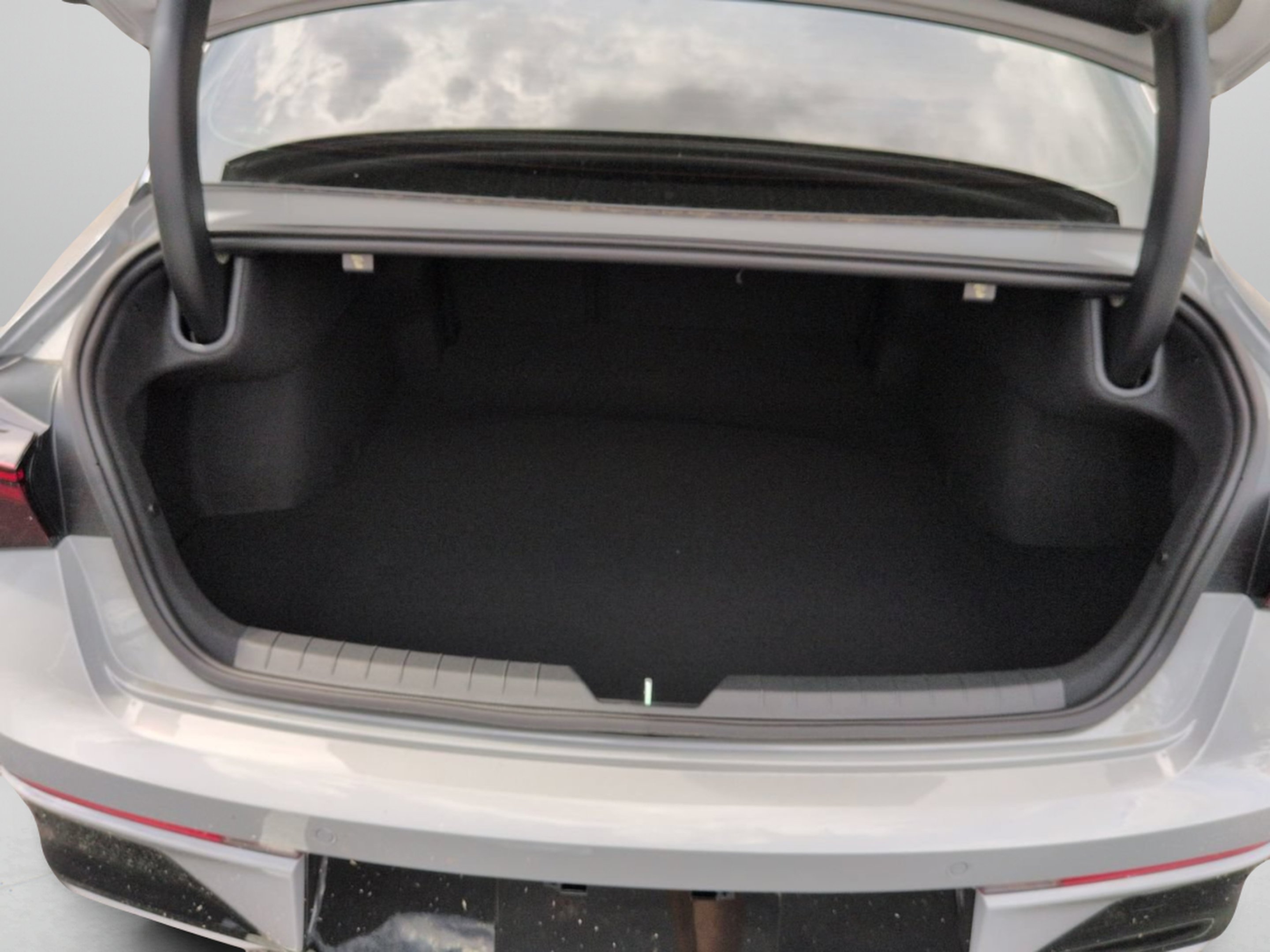 New 2026 Wolf Gray Kia GT-Line image 10