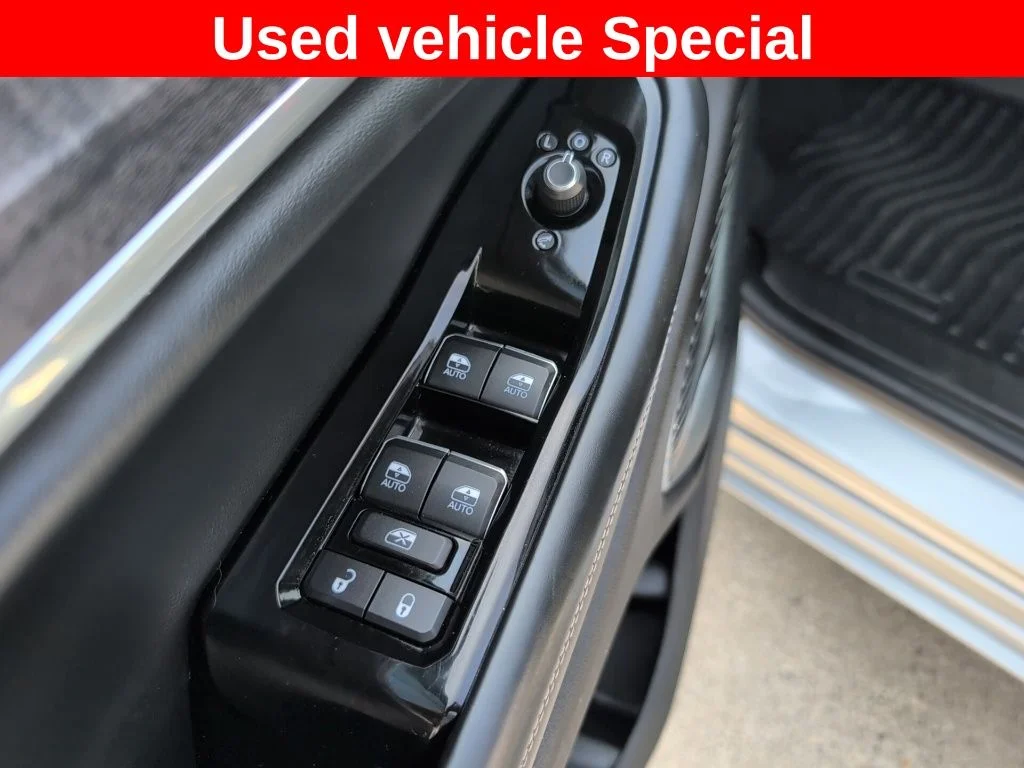 Used 2022 Silver Jeep Overland image 18