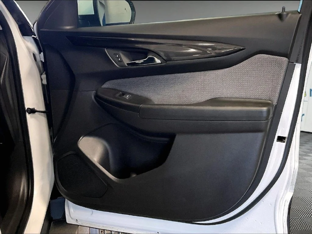 Used 2025 White Chevrolet LT image 12