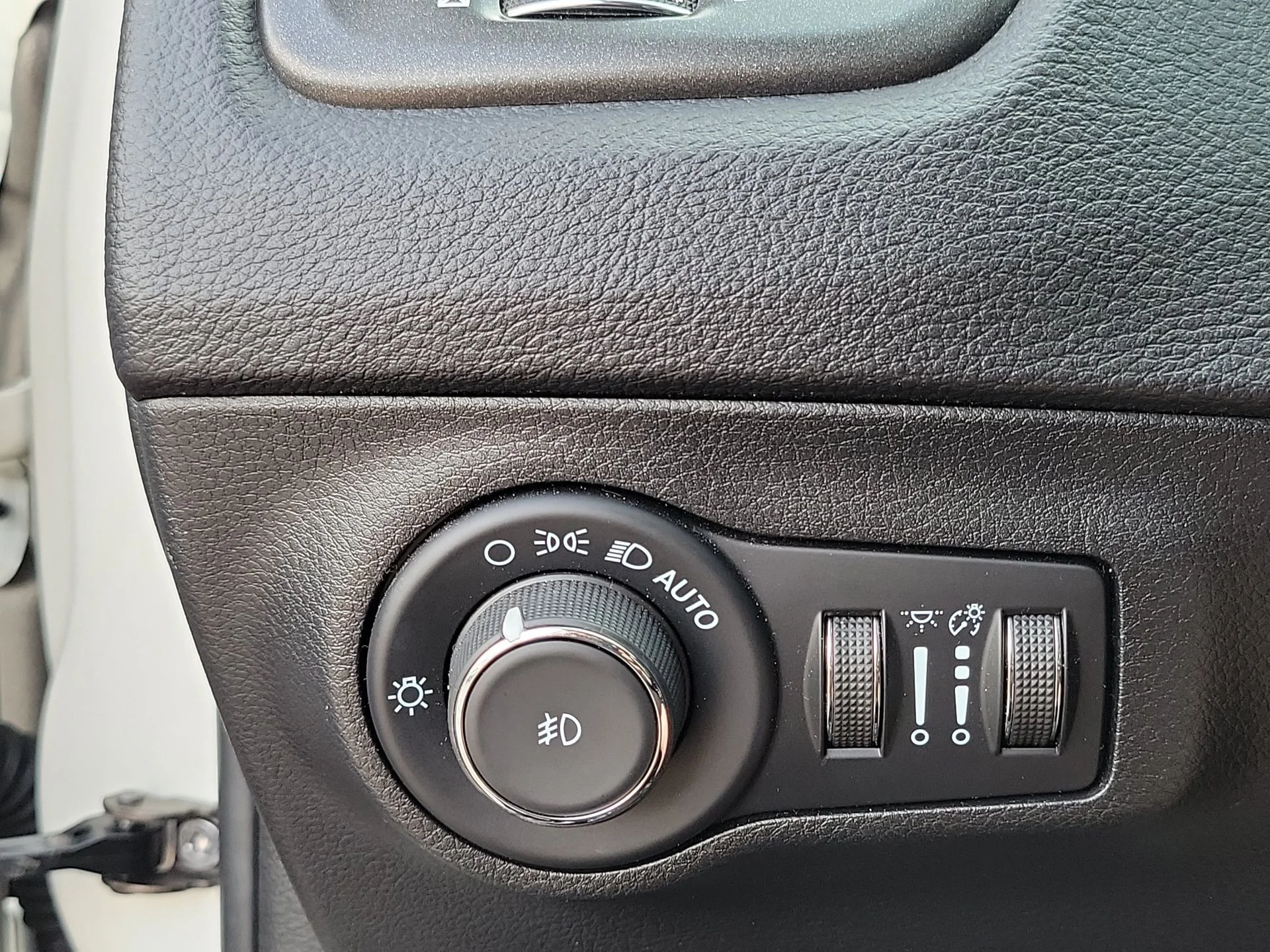 Used 2021 White Jeep Trailhawk image 10