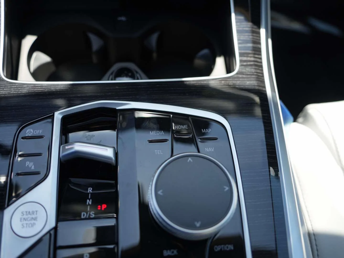 New 2026 Carbon Black Metallic BMW sDrive40i image 24