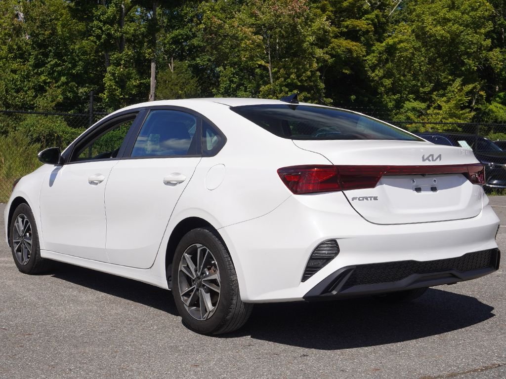 Used 2023 White Kia LXS image 7