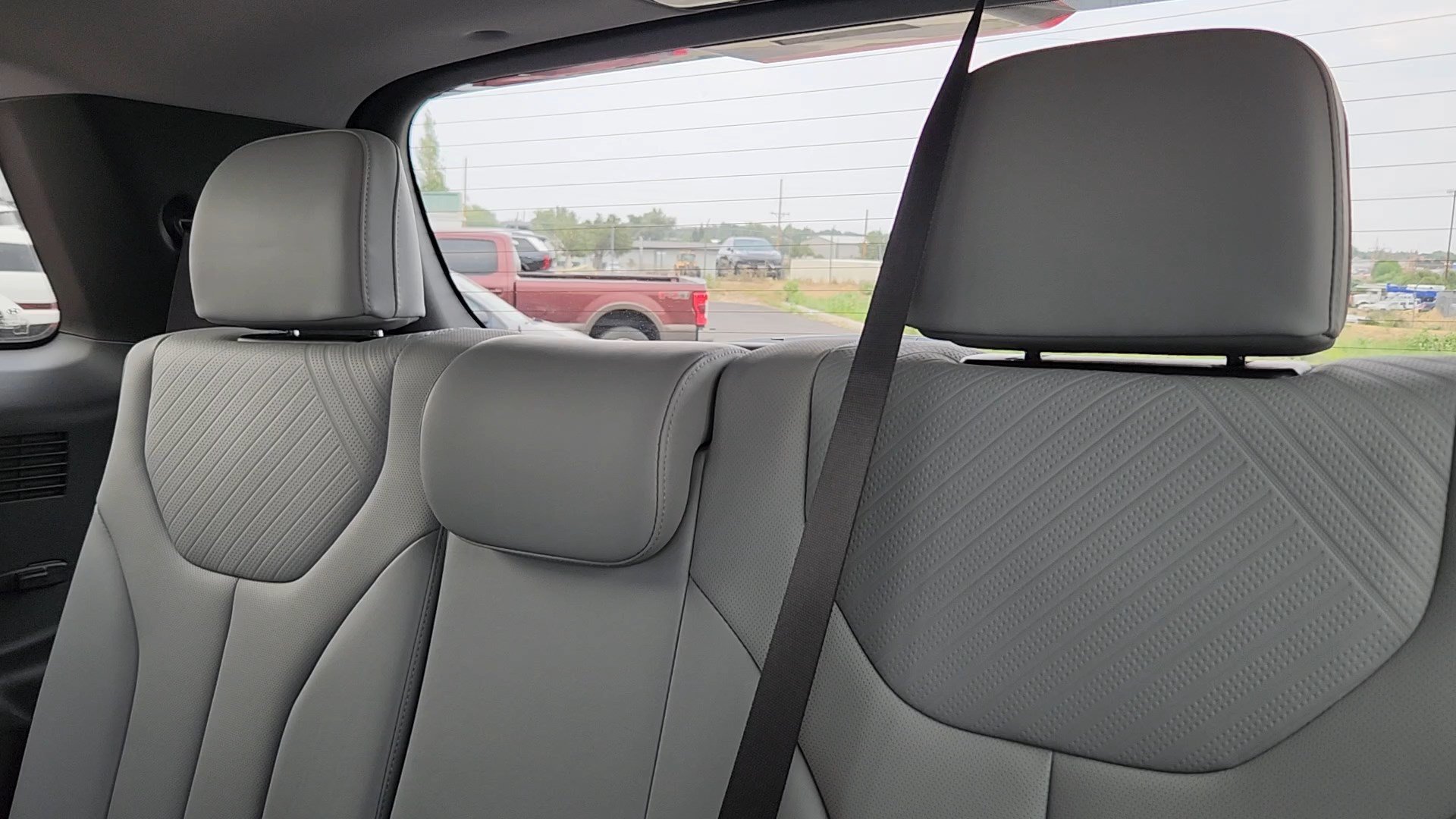 Used 2025 Typhoon Silver Hyundai SEL image 17