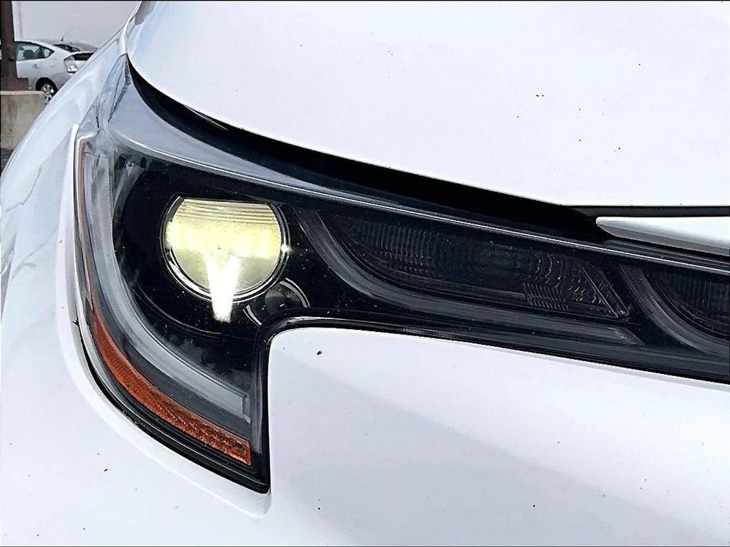 Used 2020 White Toyota SE image 33