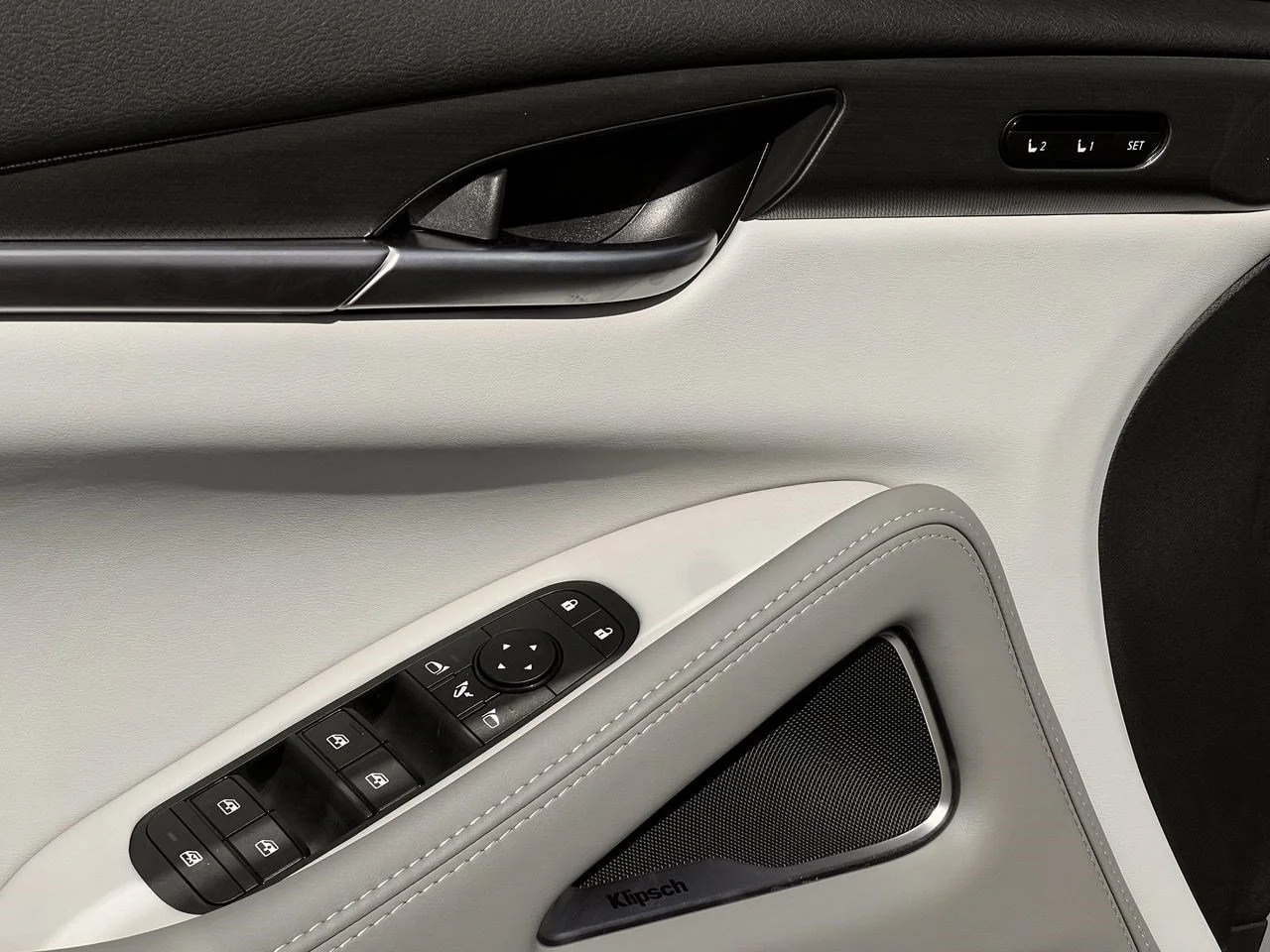 New 2027 RADIANT WHITE INFINITI Luxe FWD image 20