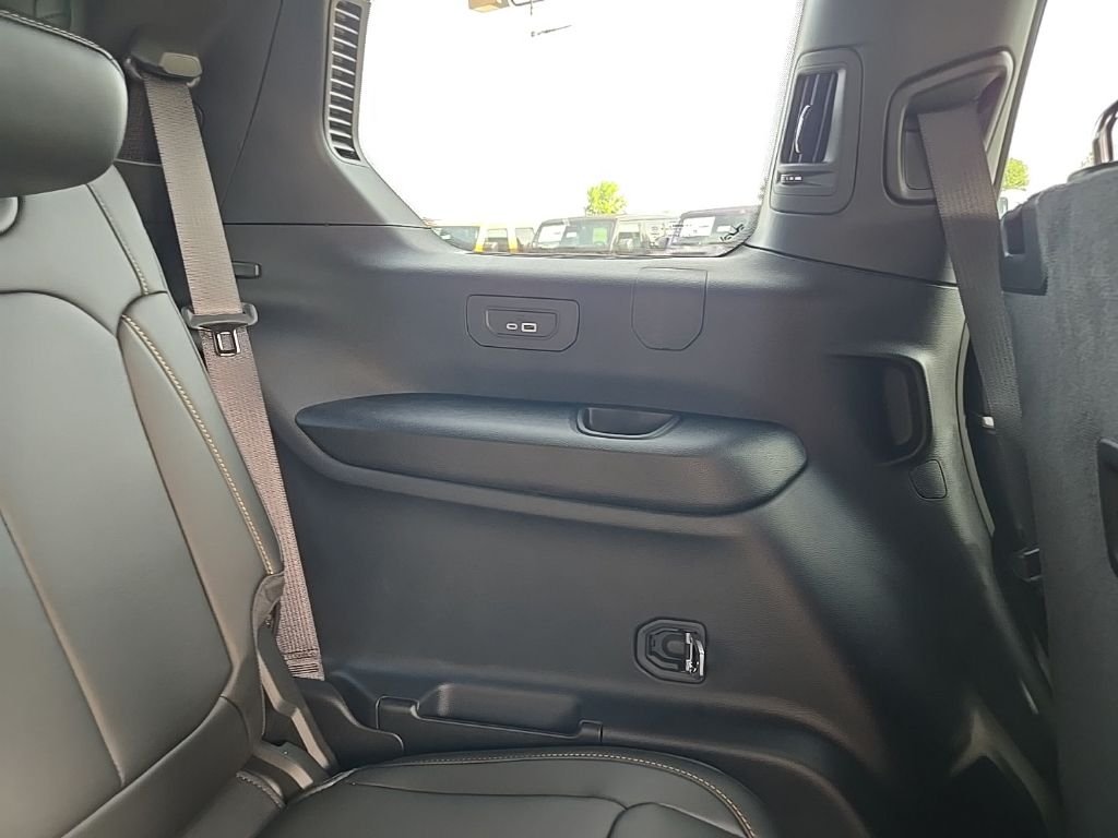 New 2026 Silver Zynith Exterior Paint Jeep  image 95