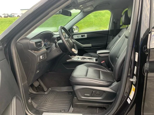 Used 2022 Black Ford Limited image 24