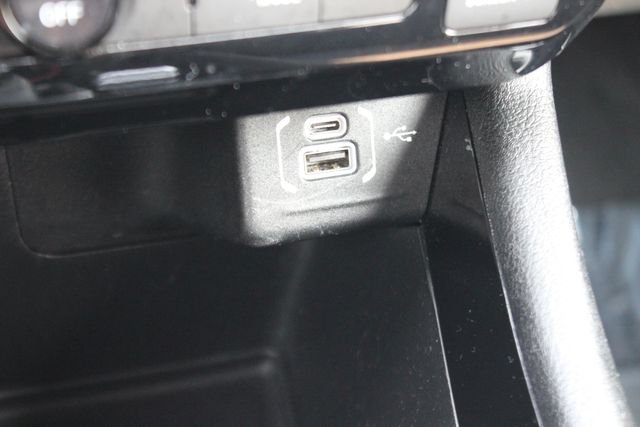 Used 2022 Gray Jeep Latitude image 9