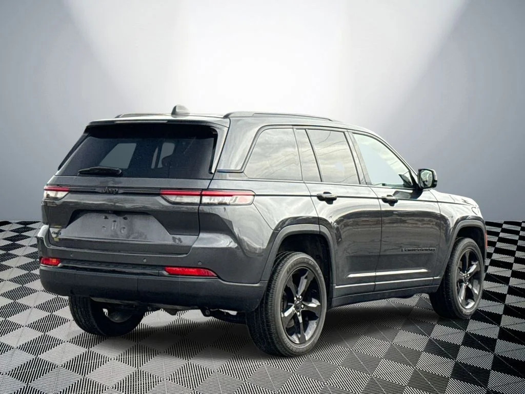 Used 2024 Gray Jeep Altitude X image 6