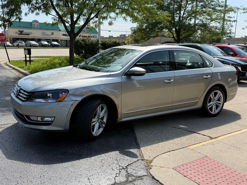 Used 2012 Gray Volkswagen V6 SEL Premium image 3
