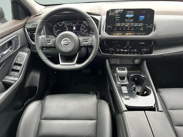 Used 2021 White Nissan SL image 19