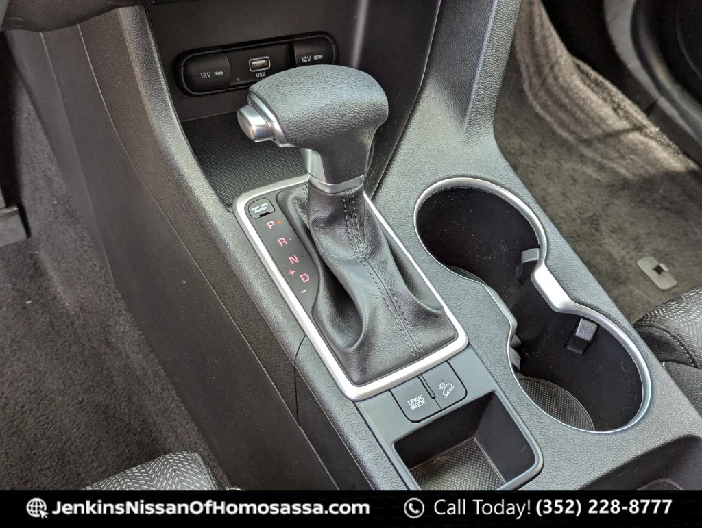 Used 2022 Silver Kia LX image 37