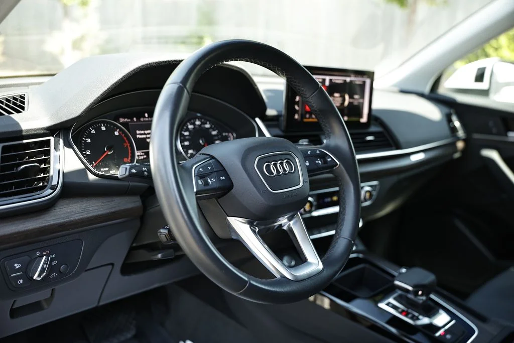 Used 2025 Glacier White Audi 45 S line Premium image 17