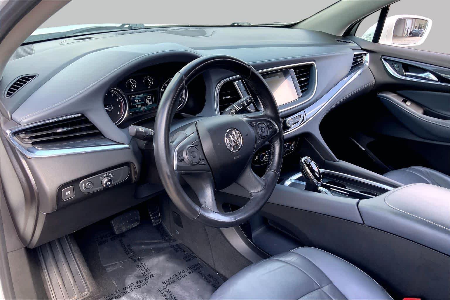 Used 2018 White Frost Tricoat Buick Premium image 17