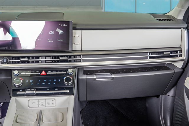 2025 Hyundai Santa Fe SEL - Photo 13