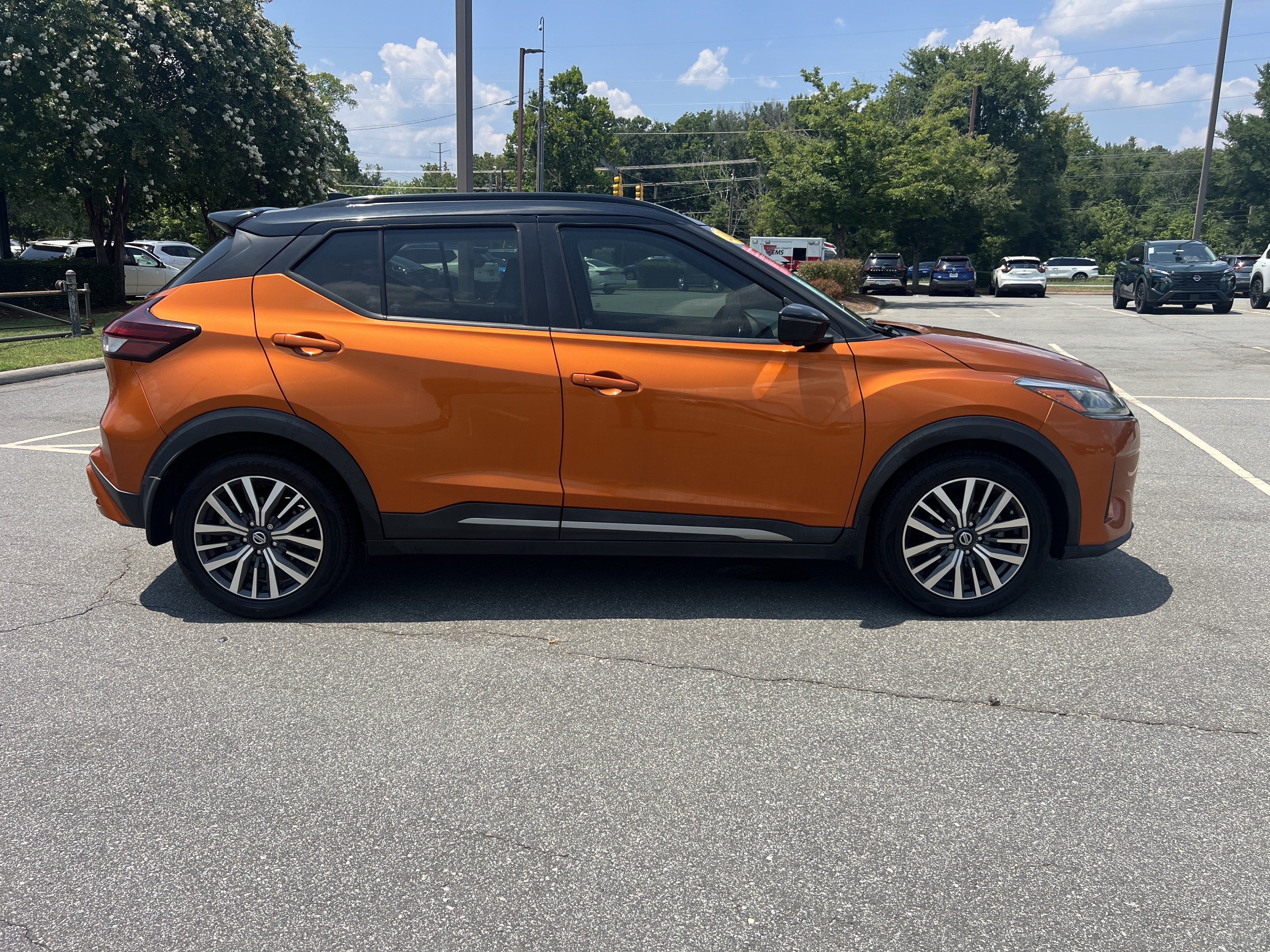 Certified Used 2021 Monarch Orange/Super Black Nissan SR image 4