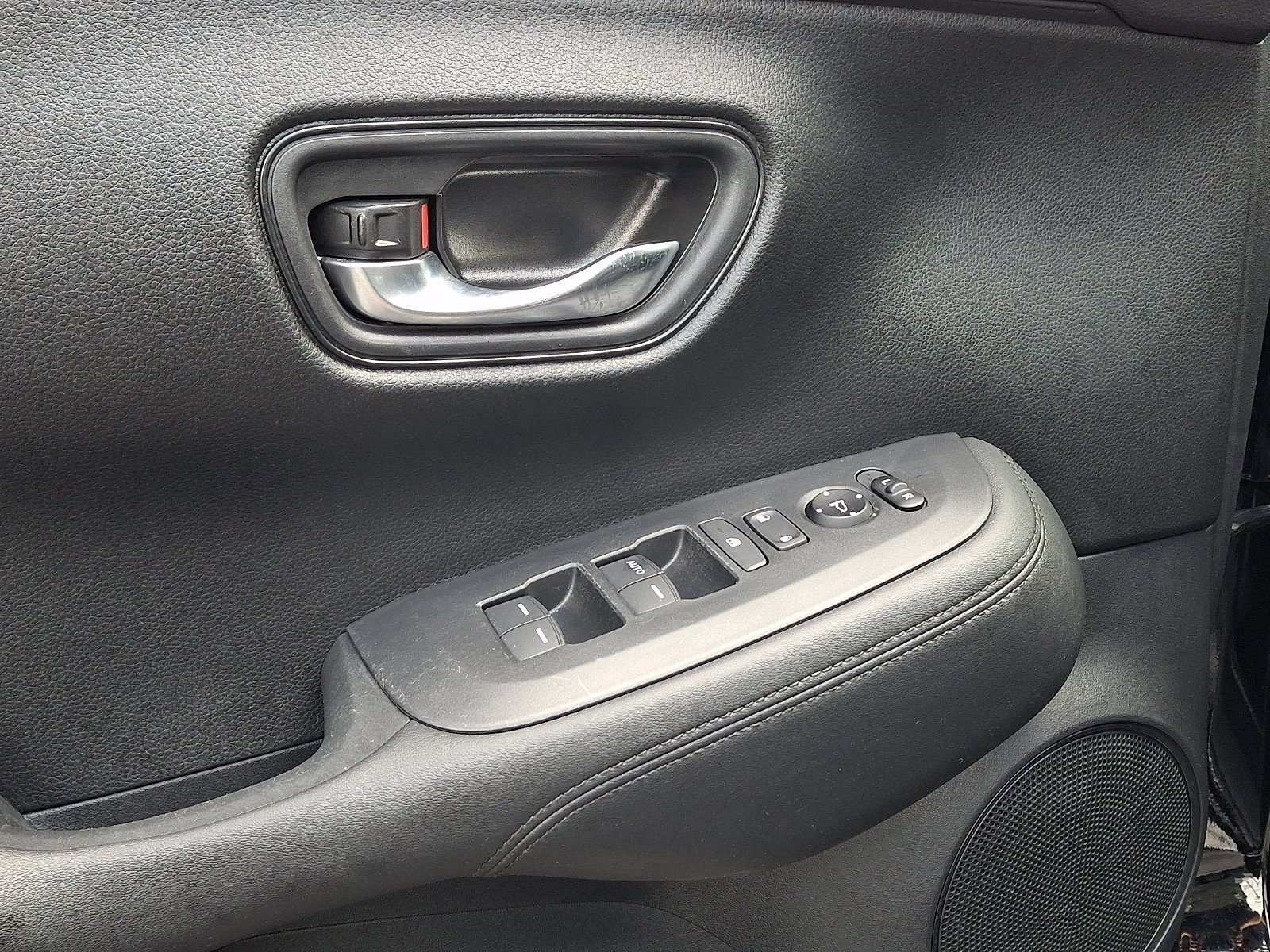 2023 Honda HR-V LX - Photo 11