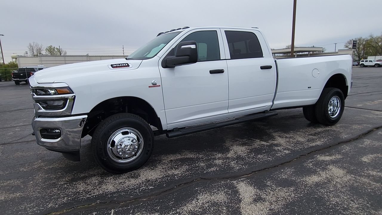 New 2026 Bright White Clear-Coat Exterior Paint RAM Tradesman image 4
