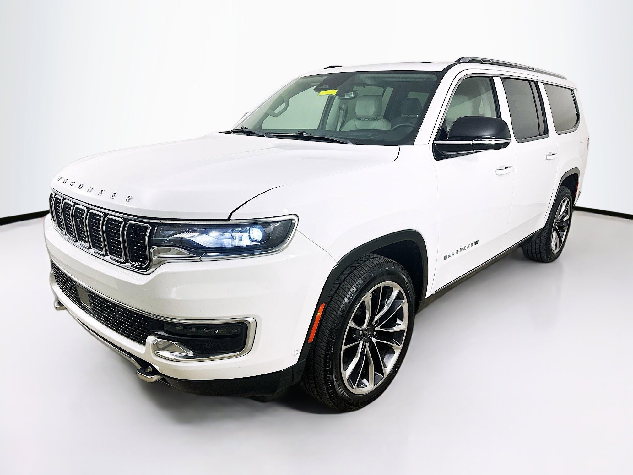 2023 Jeep Wagoneer L Series III photo 3