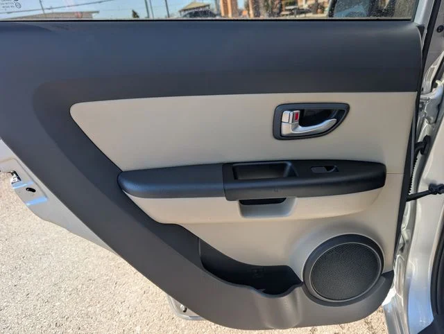 Used 2013 Silver Kia Exclaim image 18