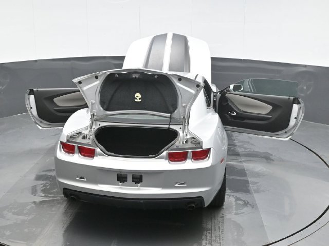 Used 2011 Silver Chevrolet 1LS image 27
