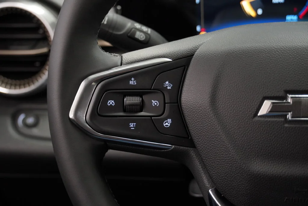 New 2026 Mosaic Black Metallic Chevrolet ACTIV image 28